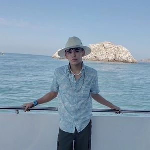 Meet your Posher, Isai